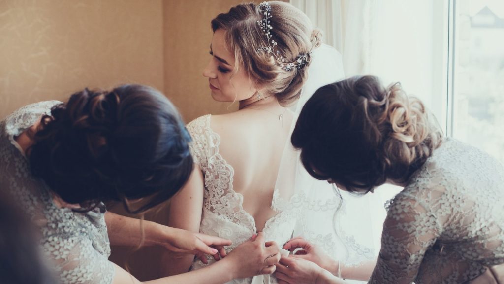10 Must-Haves for Your Wedding Day Emergency Kit