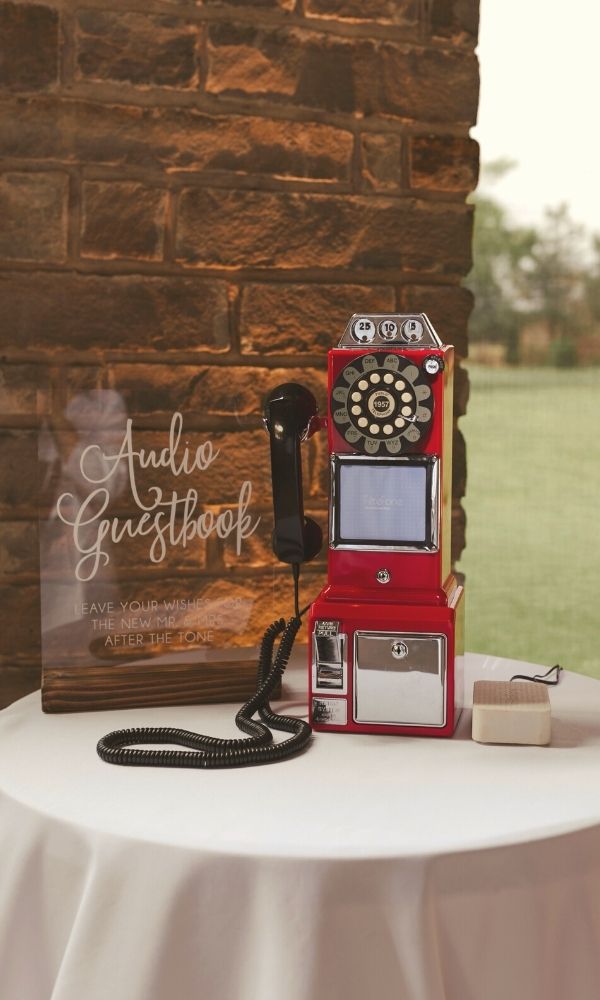 5 Creative Ideas To Use Technology in Your Wedding