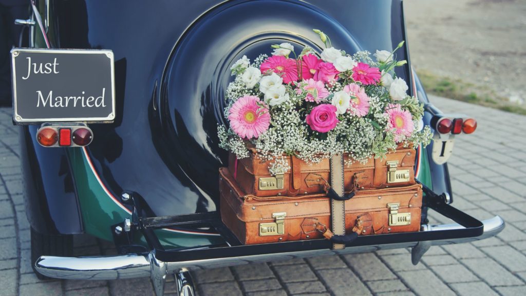 4 Ways To Incorporate Vintage Items Into Your Wedding