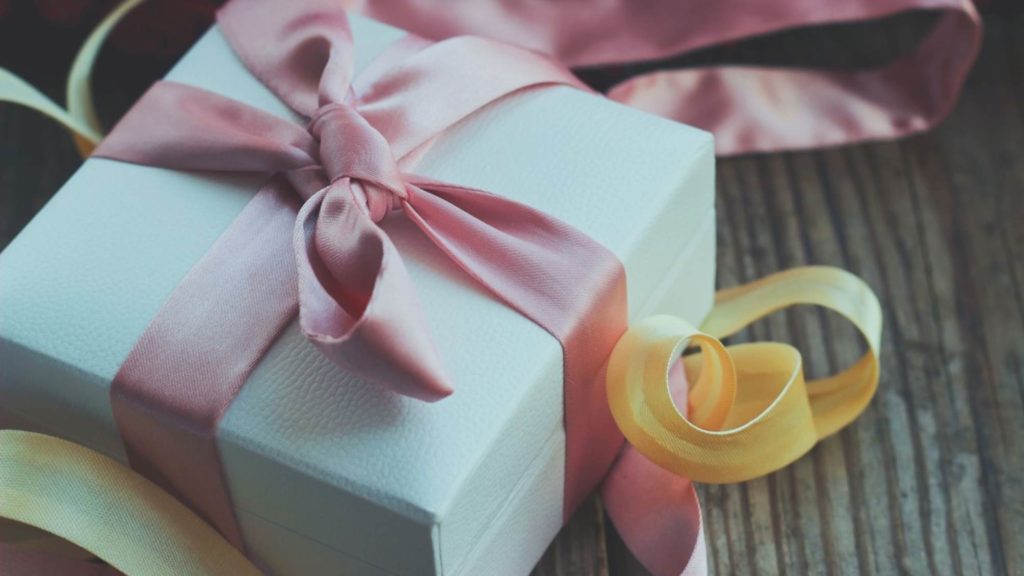 6 Last-Minute Wedding Gift Ideas: A Quick List