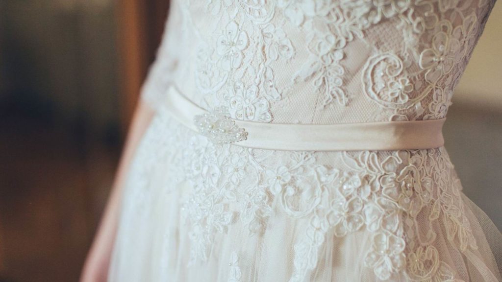 6 Style Tips for a Vintage-Inspired Bridal Look