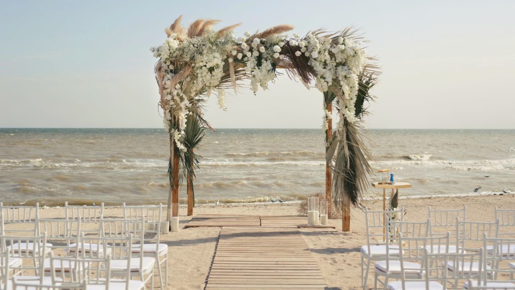 The Pros and Cons of Planning a Florida Beach Wedding