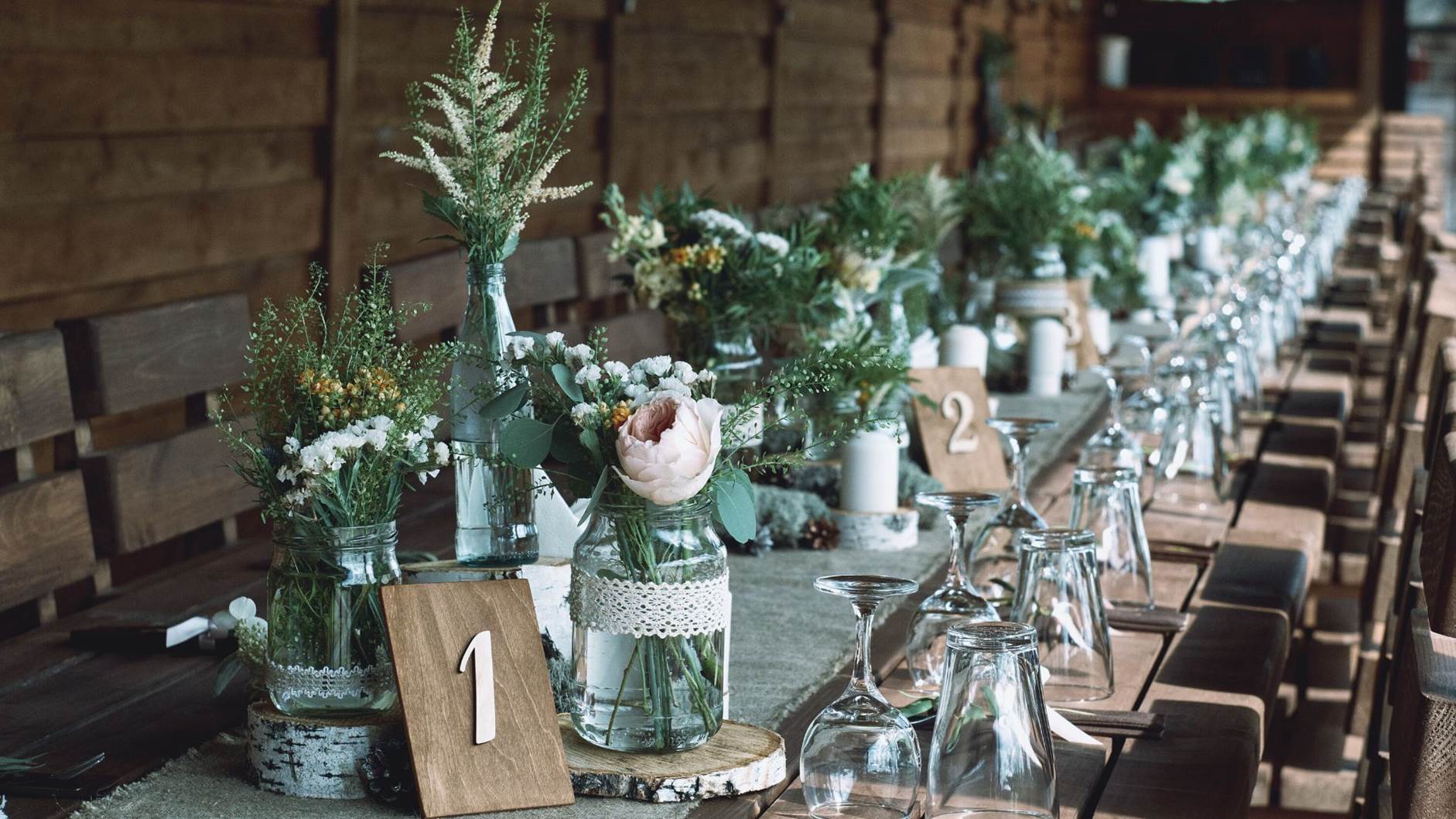 Reception Style Table Runner vs. Tablecloth Which Is Best?